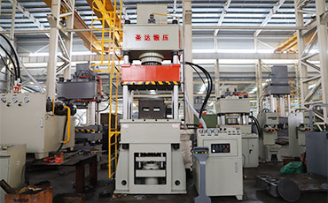 三梁四柱液壓機(jī)簡述（結(jié)構(gòu)、特點(diǎn)、參數(shù)及配置）